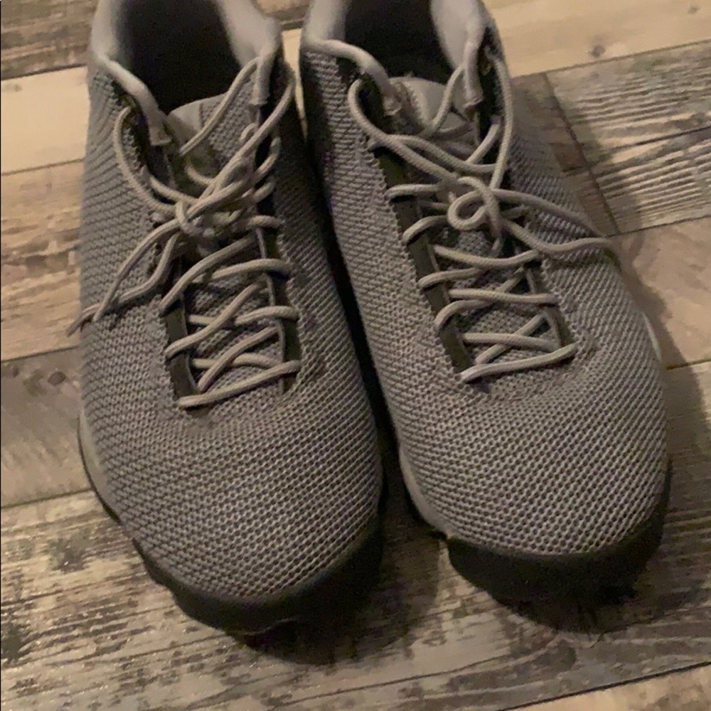 Grey jordan horizon low